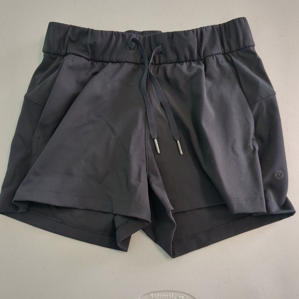 Lululemon On the Fly Short *2.5" Black Size 4 W7AROS Full-On® Luxtreme
